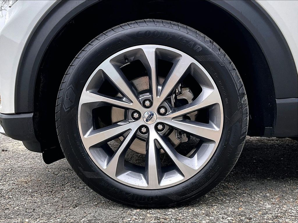 2025 Ford Explorer — photo 7
