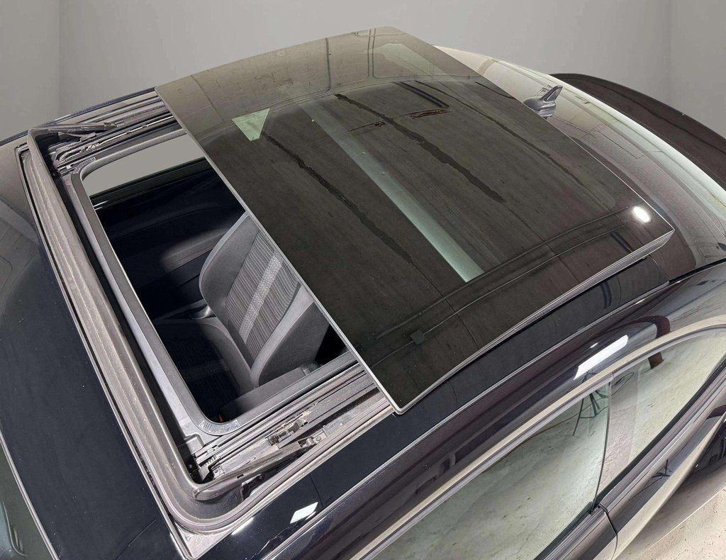 Used 2012 Black Uni Volkswagen 2.0 TSi image 14