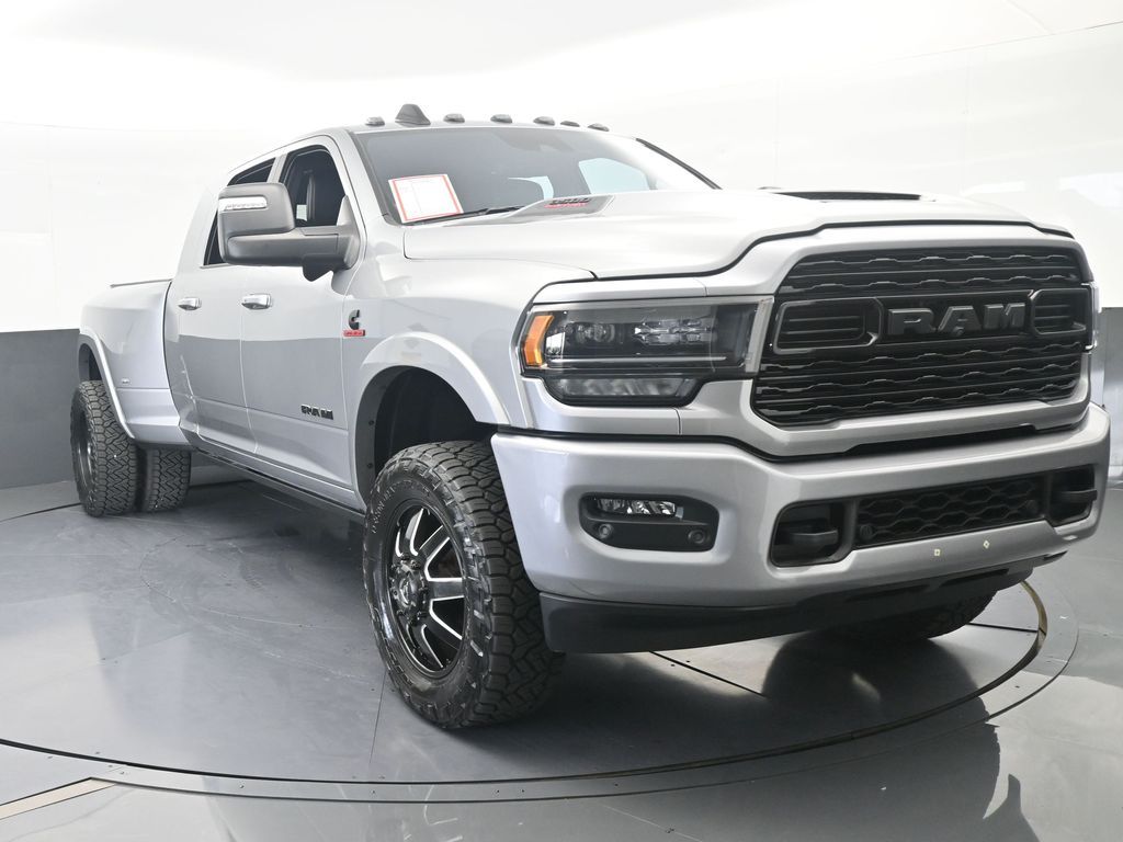 Used 2024 Billet Silver Metallic Clearcoat Ram Limited image 9
