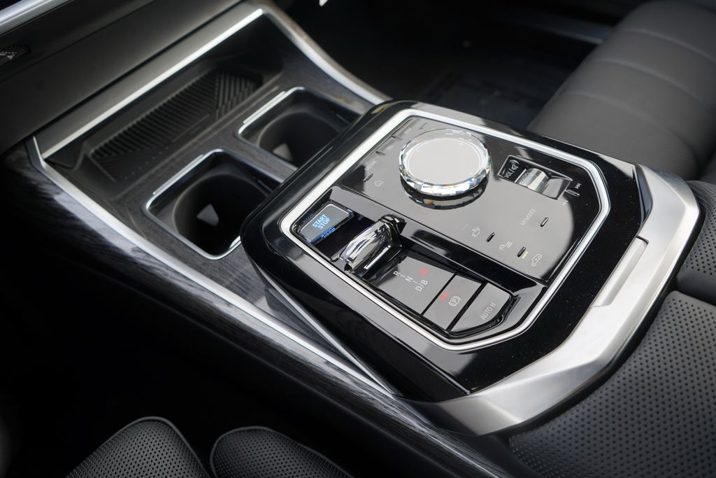 Thumbnail: 2024 BMW i7 - 18
