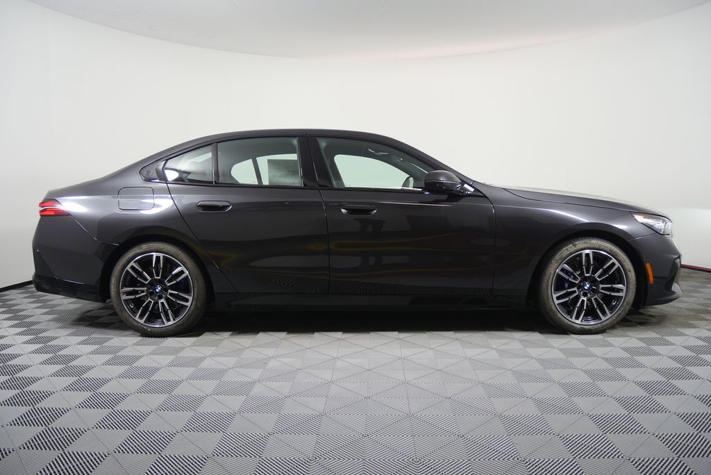 Thumbnail: 2026 BMW 5 Series - 2