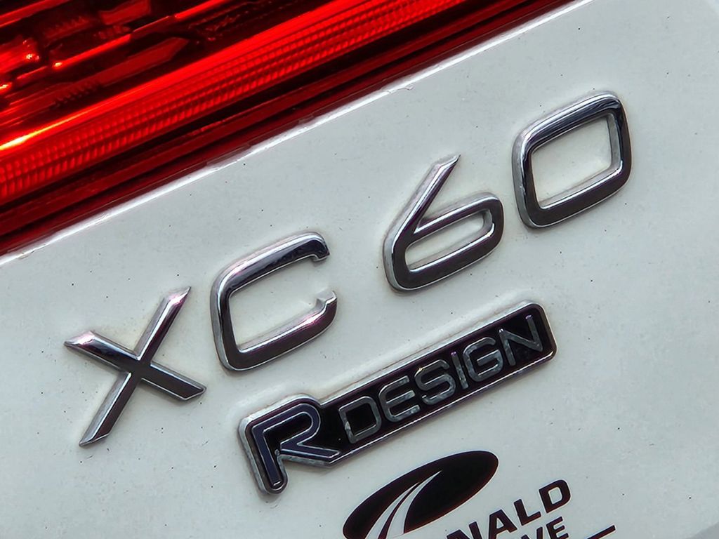 2019 Volvo XC60 T5 R-Design 12