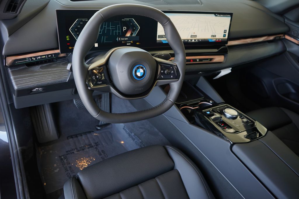 Thumbnail: 2026 BMW i5 - 13