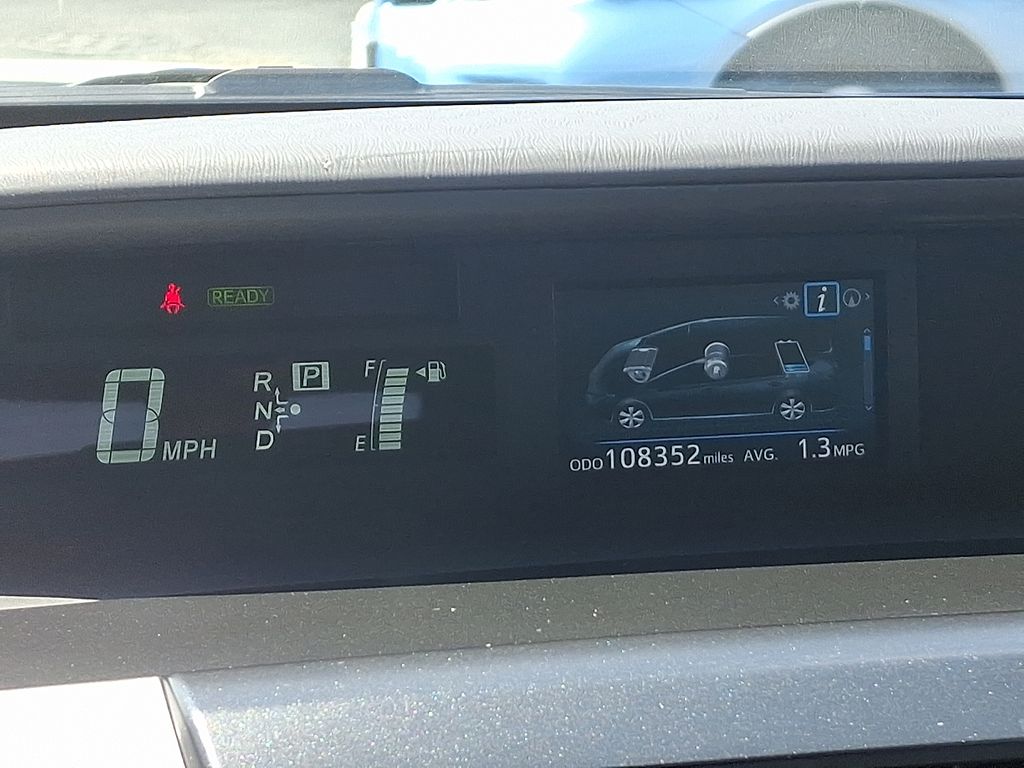 2015 Toyota Prius v Three 20
