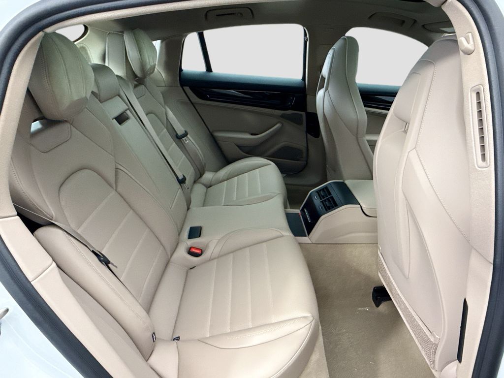 Thumbnail: 2026 Porsche Panamera - 23