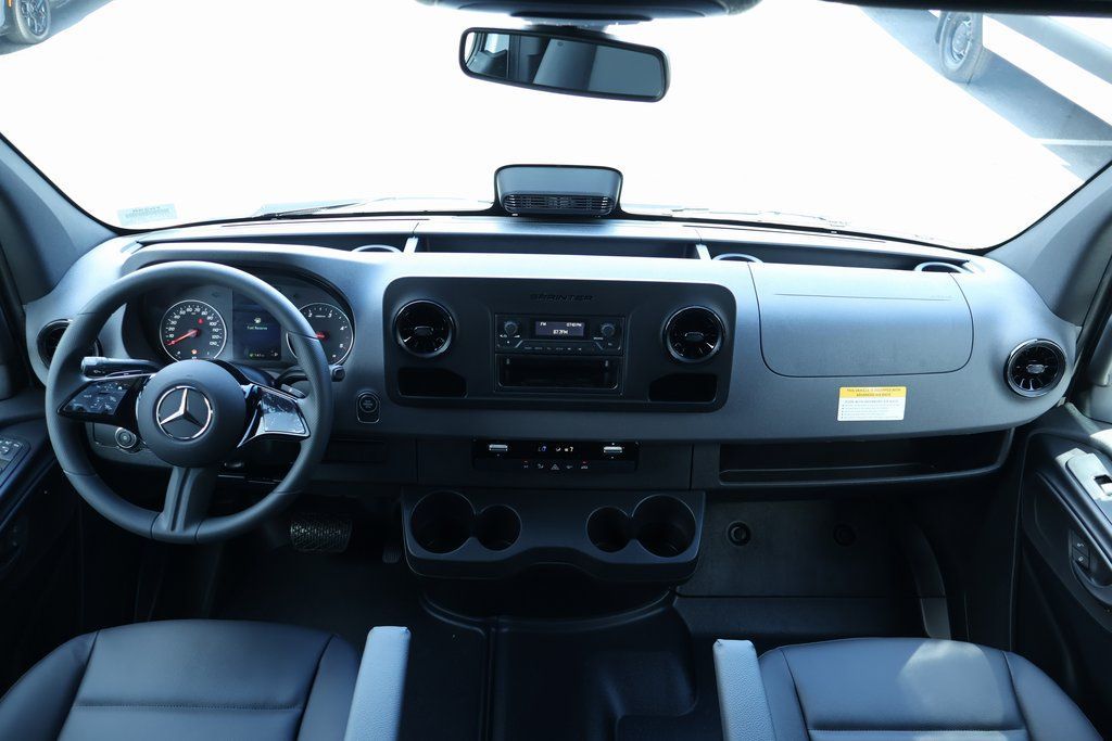 Thumbnail: 2026 Mercedes-Benz Sprinter - 4