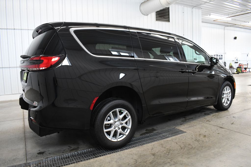 Used 2026 Black Chrysler Select image 12