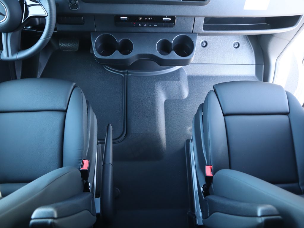 Thumbnail: 2025 Mercedes-Benz Sprinter - 16