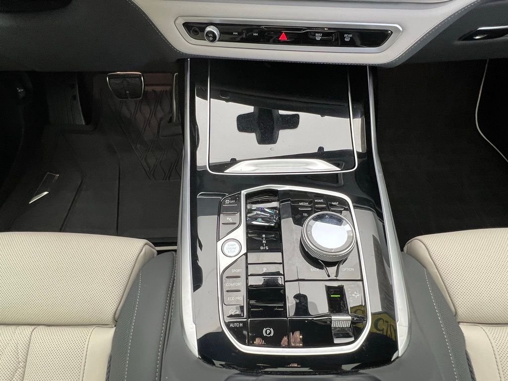 Thumbnail: 2025 BMW X7 - 13