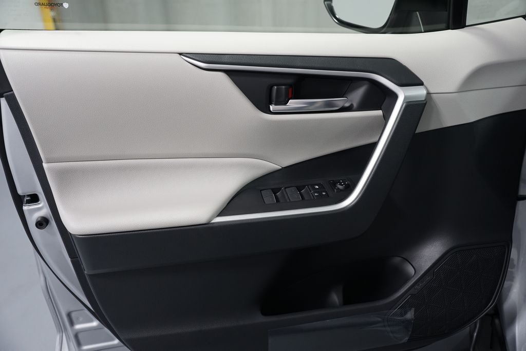 Thumbnail: 2025 Toyota RAV4 - 30