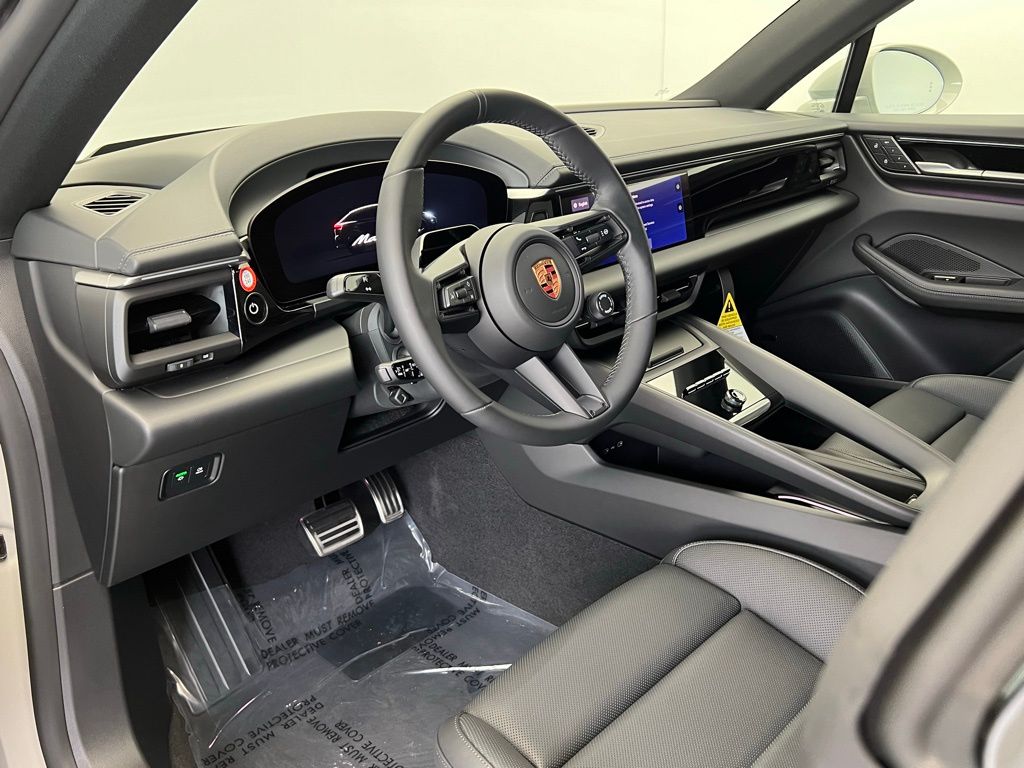 Thumbnail: 2026 Porsche Macan - 4