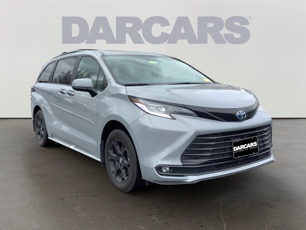 2025 Toyota Sienna Woodland Edition 7-Passenger AWD