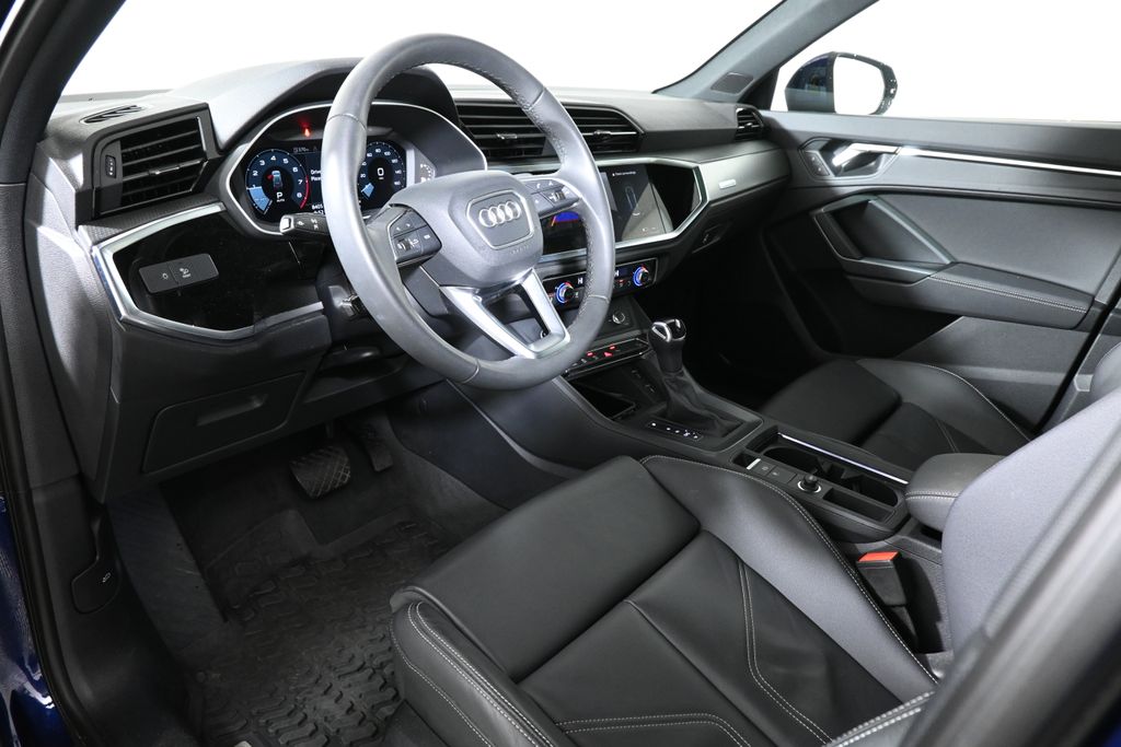 Thumbnail: 2025 Audi Q3 - 4