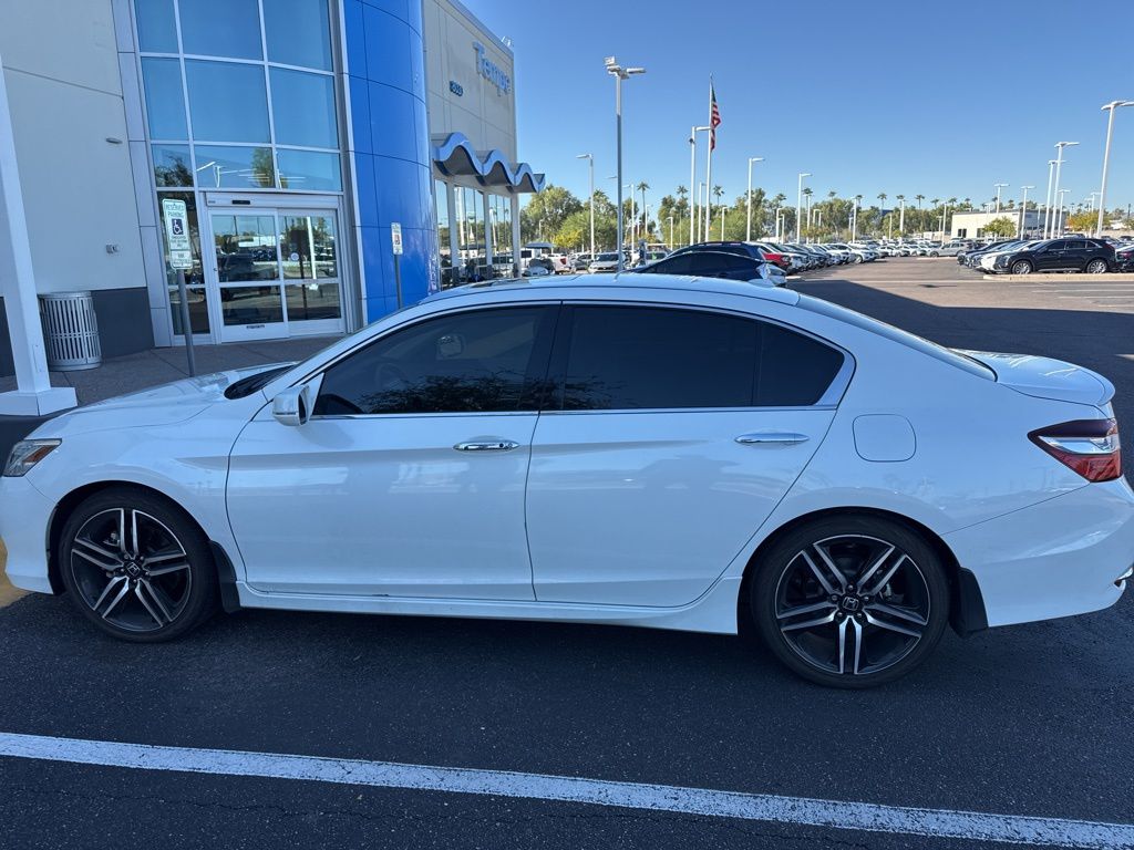 Thumbnail: 2017 Honda Accord - 5