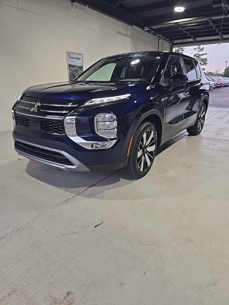 Cosmic Blue Metallic 2025 Mitsubishi Outlander SUV / Crossover Front-Wheel Drive Continuously Variable Transmission