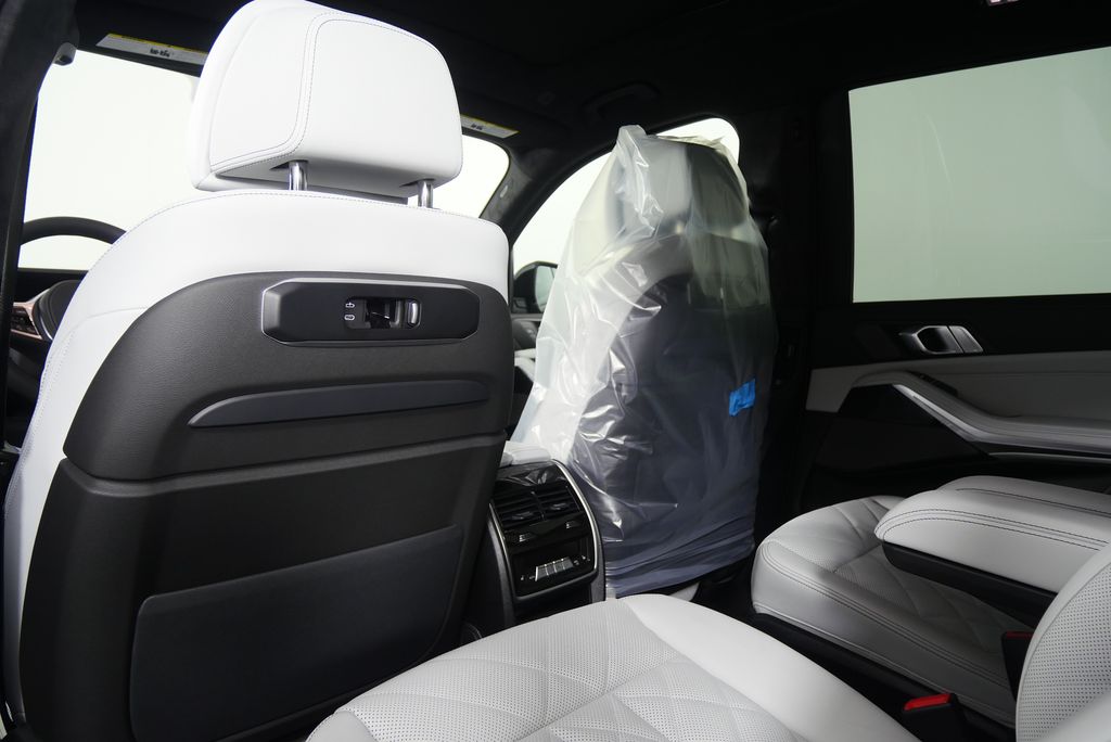 Thumbnail: 2026 BMW X7 - 19