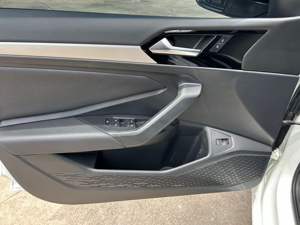 Used 2019 Pure White Volkswagen R-Line image 17
