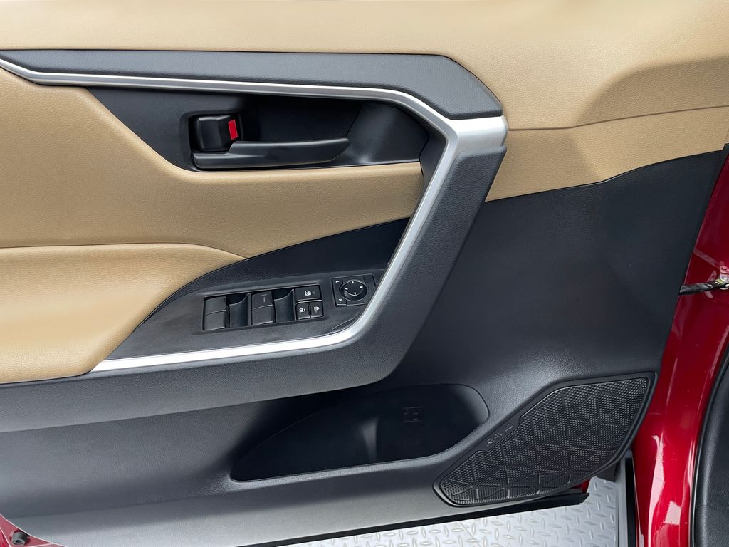 2022 Toyota RAV4 LE 9