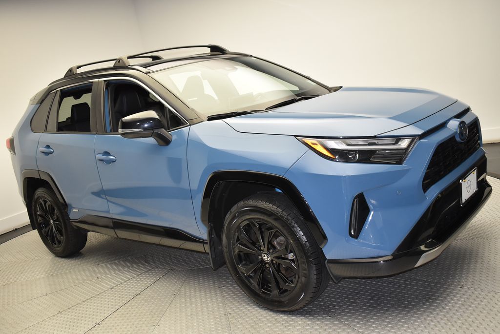 2022 Toyota RAV4 XSE 3
