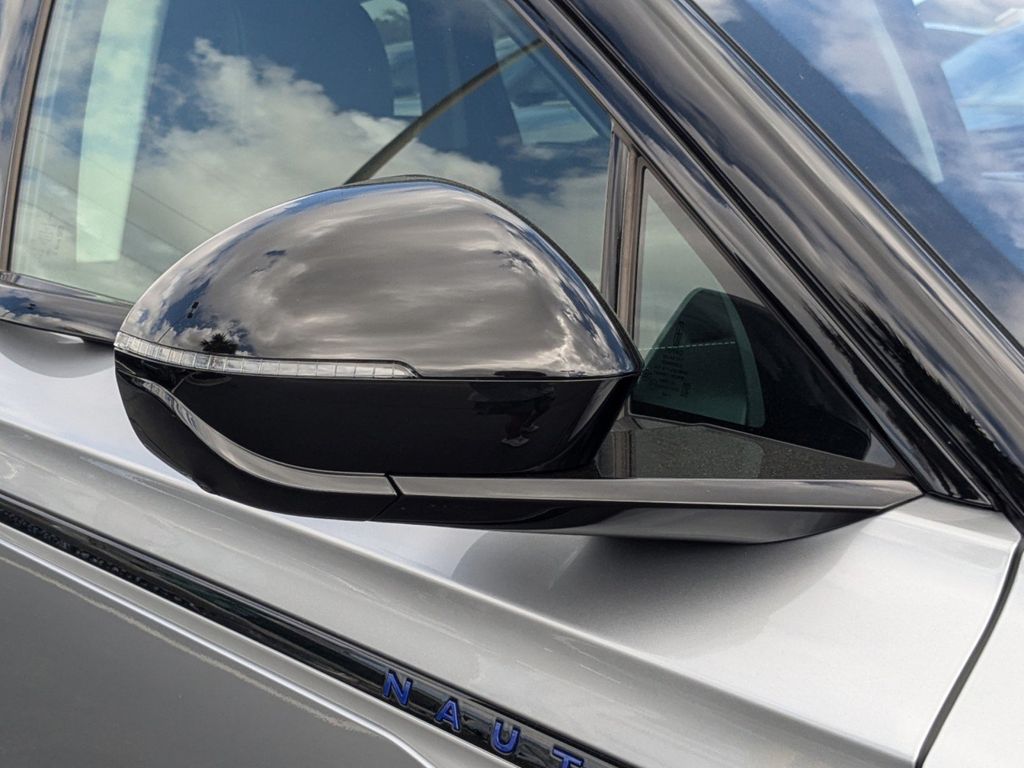 2025 Lincoln Nautilus Hybrid Reserve