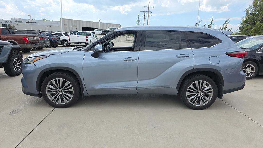 Used 2020 Toyota Highlander Platinum with VIN 5TDFZRBH3LS013897 for sale in Kansas City