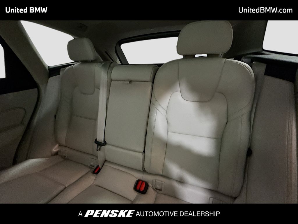 Thumbnail: 2025 Volvo XC60 - 13