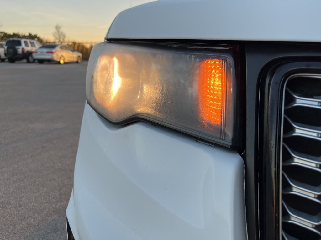 Thumbnail: 2017 Jeep Grand Cherokee - 12