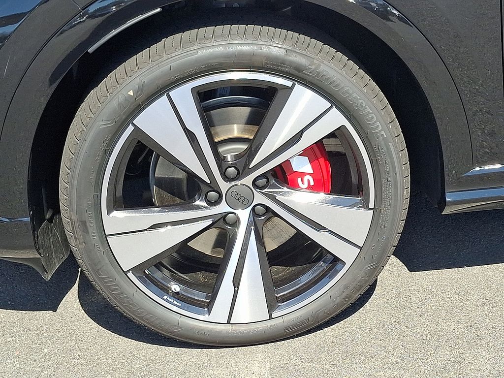 Thumbnail: 2026 Audi SQ5 - 5