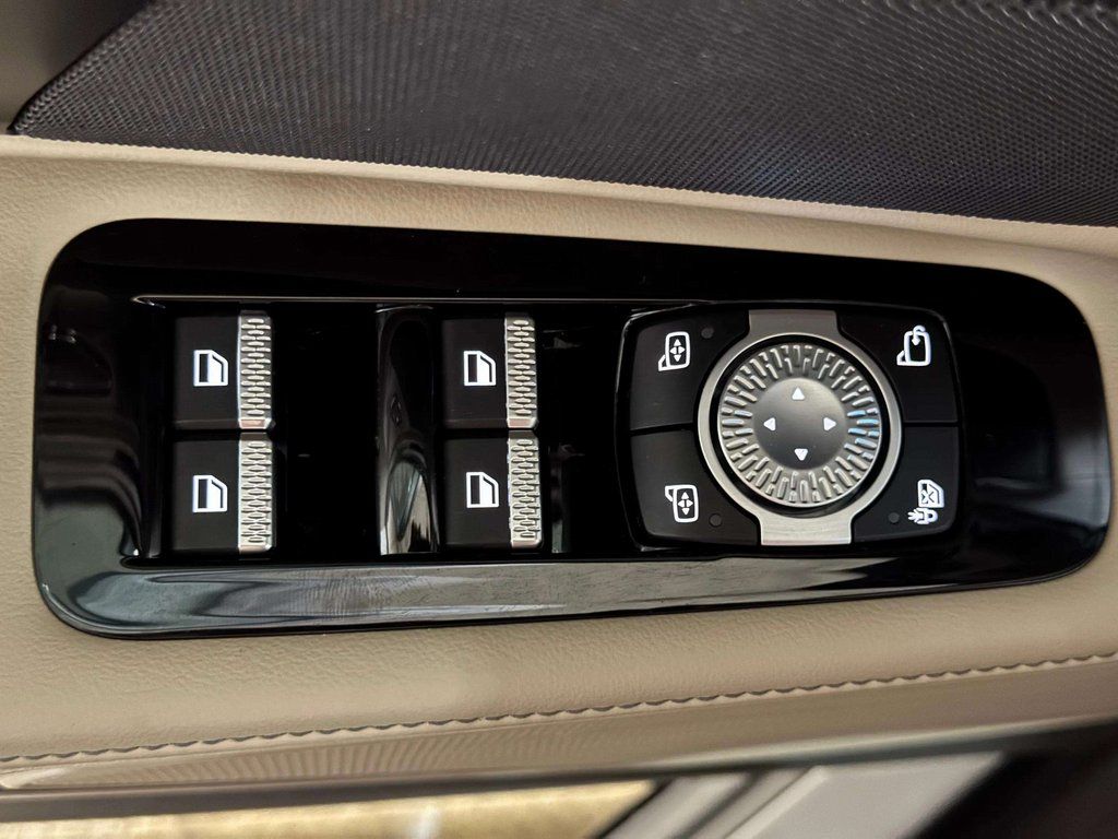 Certified Used 2024 White Platinum Metallic Tri-Coat Lincoln Reserve image 9