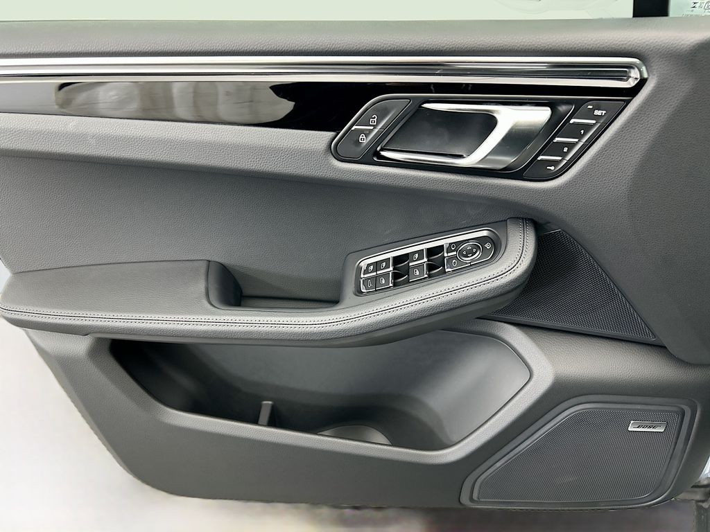Thumbnail: 2026 Porsche Macan - 25