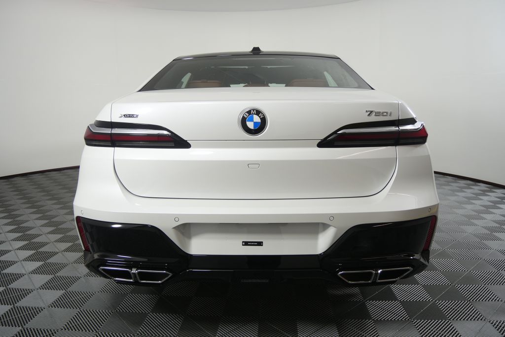 Thumbnail: 2026 BMW 7 Series - 4