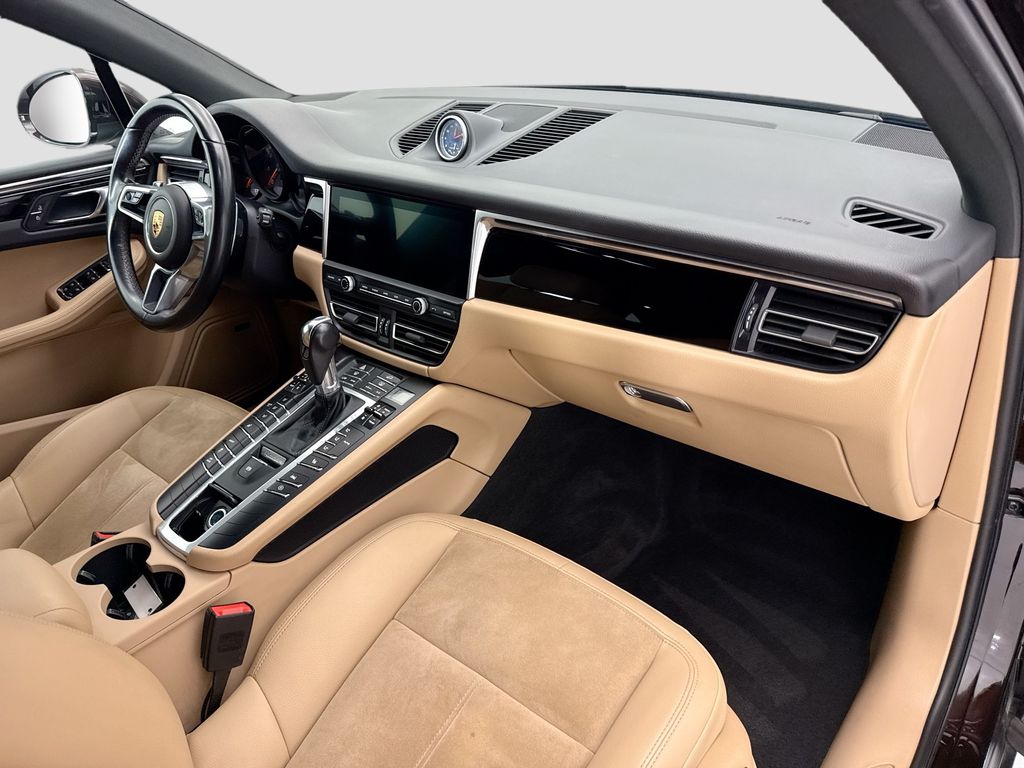 Thumbnail: 2021 Porsche Macan - 16