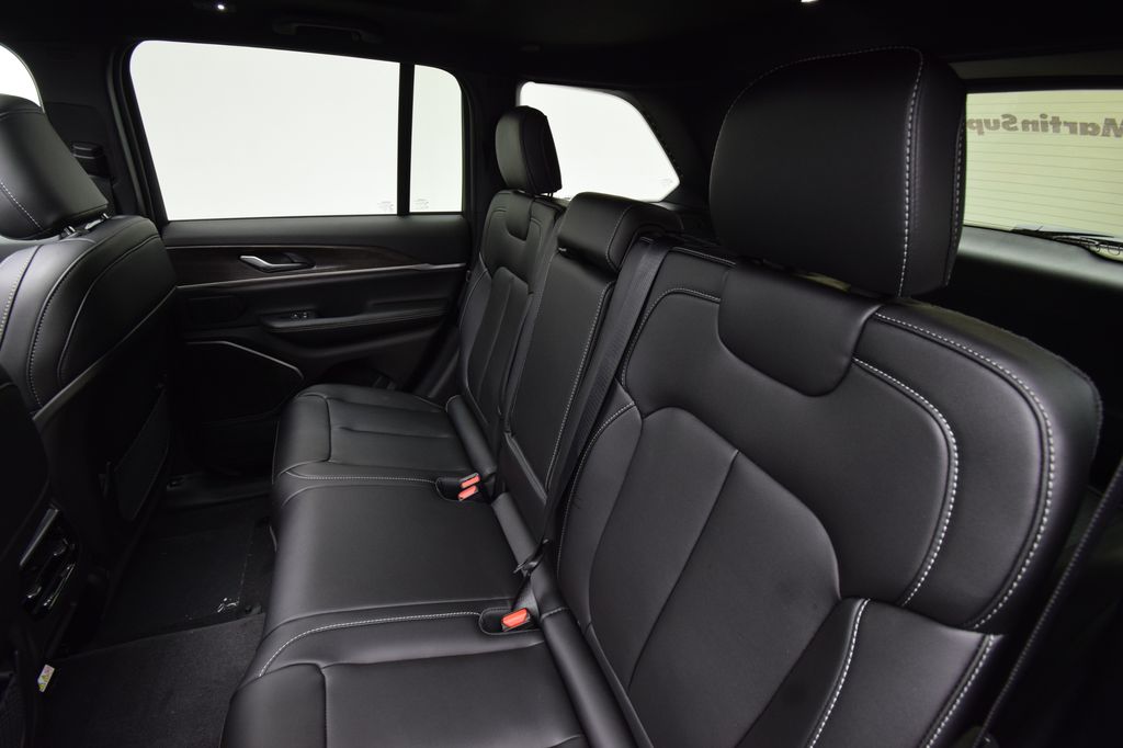 new 2026 Jeep Grand Cherokee car, priced at $45,429