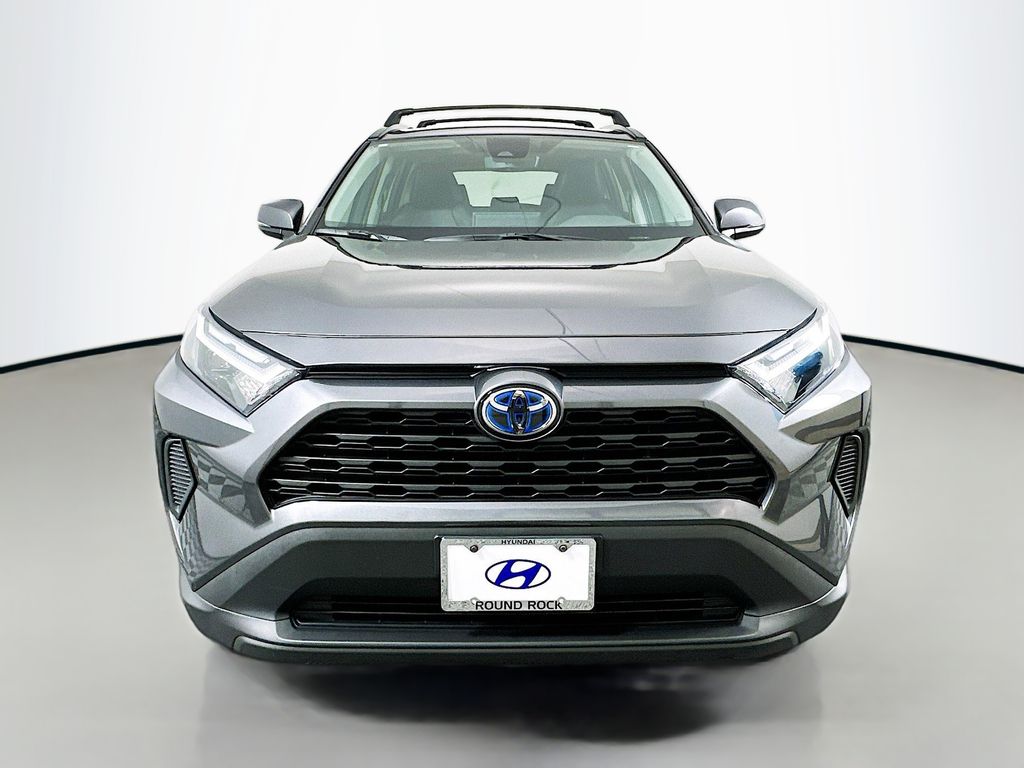 2022 Toyota RAV4 XLE 2