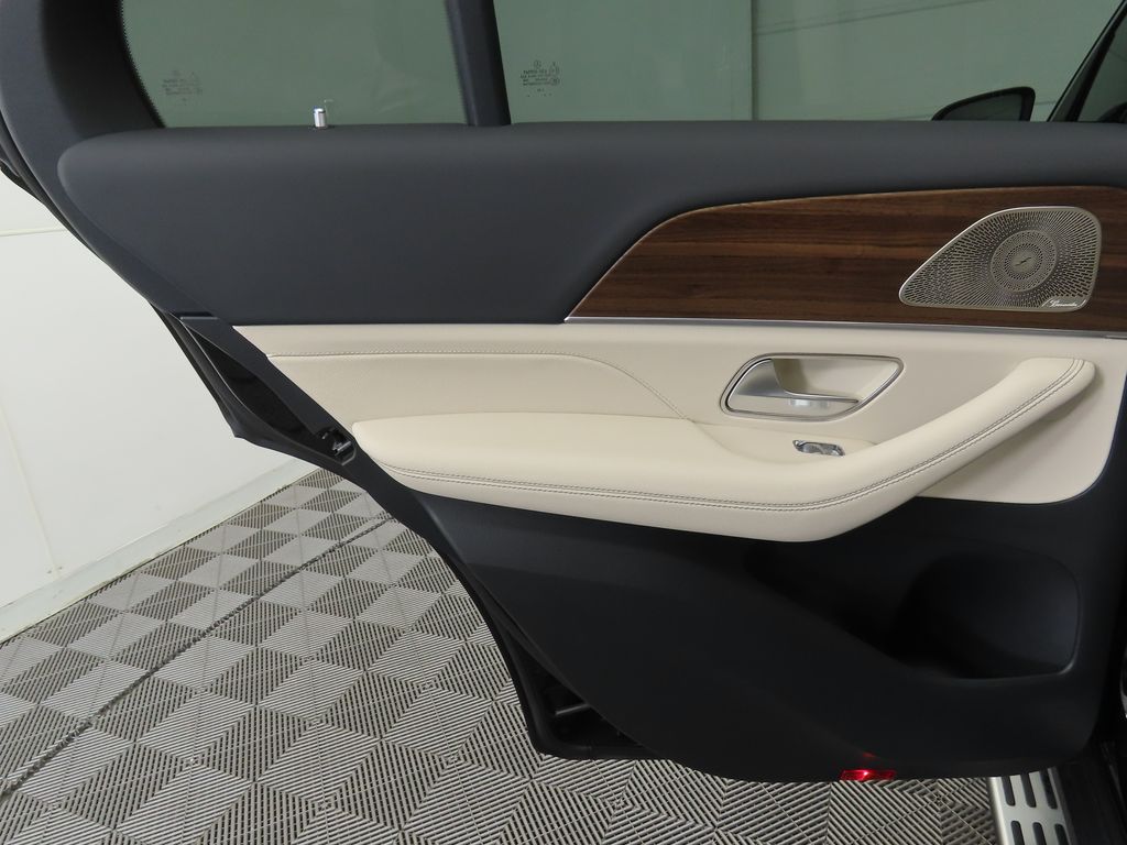 Thumbnail: 2026 Mercedes-Benz GLE - 26