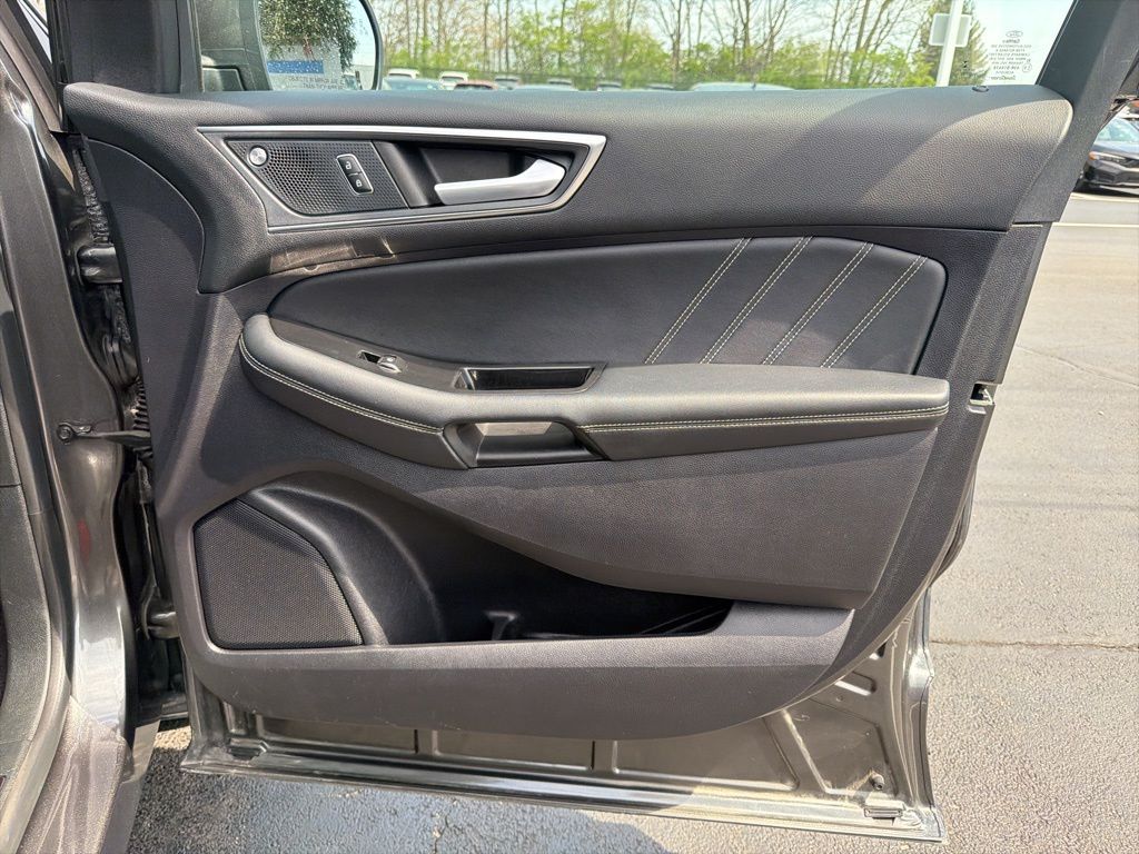 Thumbnail: 2019 Ford Edge - 26