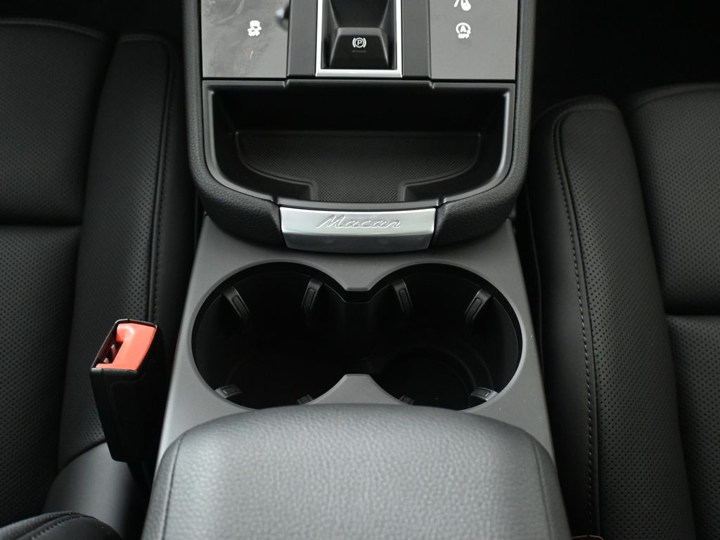 Thumbnail: 2026 Porsche Macan - 26