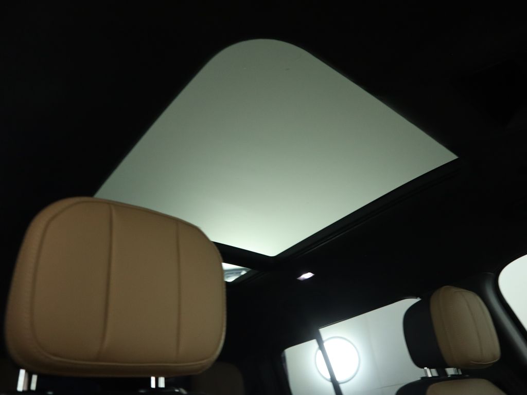 Thumbnail: 2025 Land Rover Defender - 20