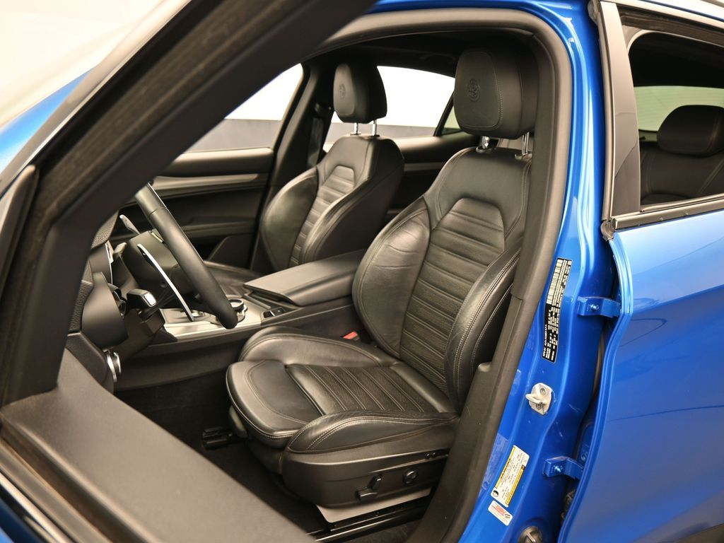 Used 2018 Misano Blue Metallic Alfa Romeo Ti image 10