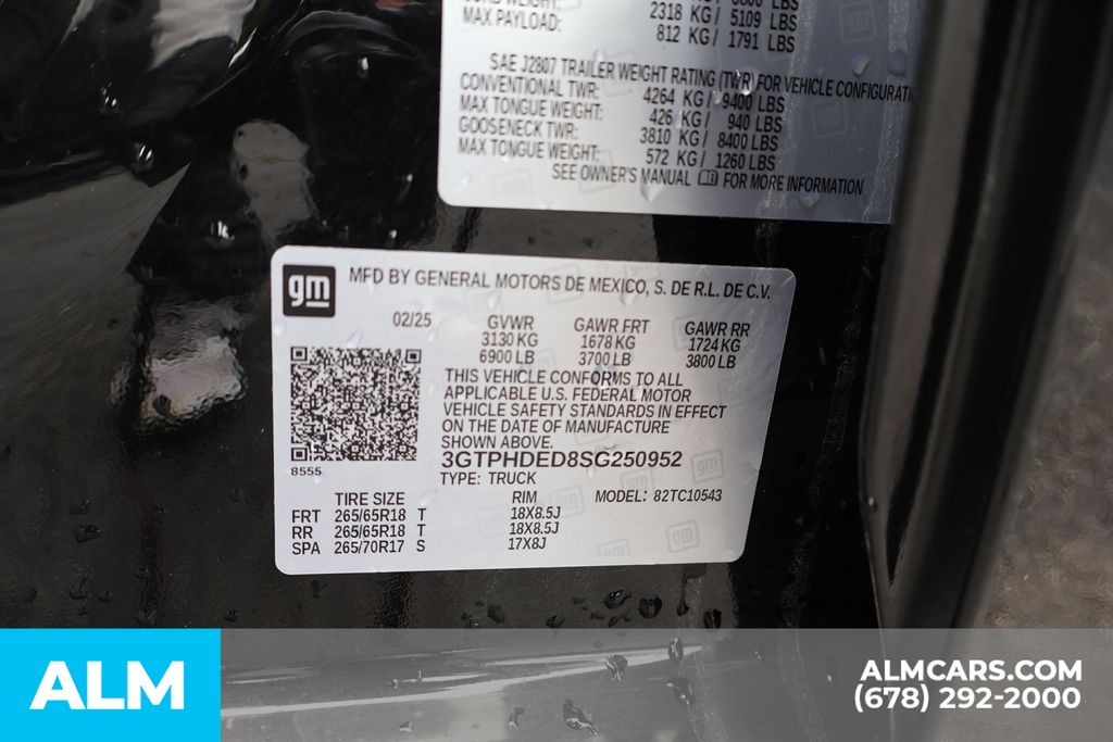 Used 2025 Black GMC SLT image 40