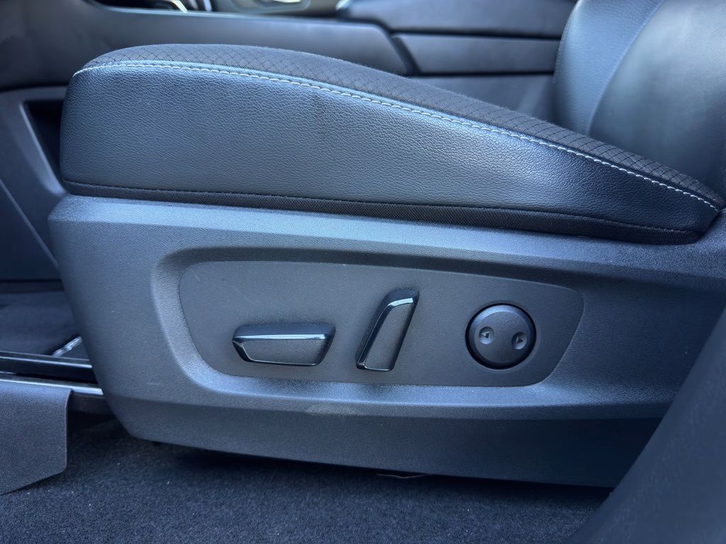 2024 Nissan Pathfinder SL - 9