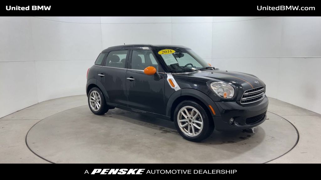 2016 MINI Cooper Countryman Base 2