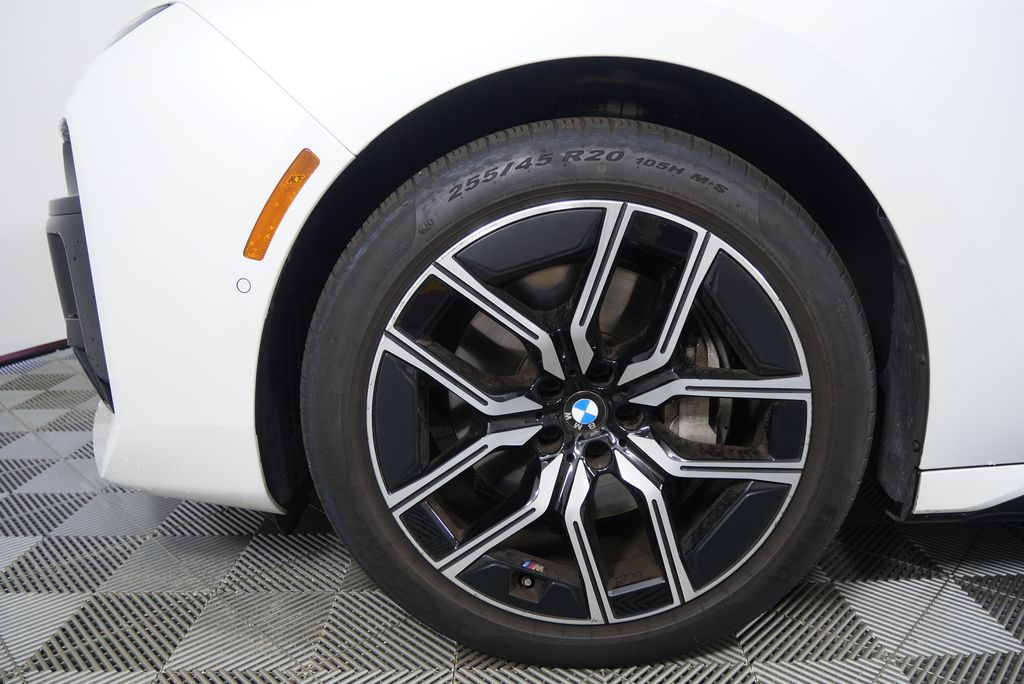 Thumbnail: 2024 BMW 7 Series - 7