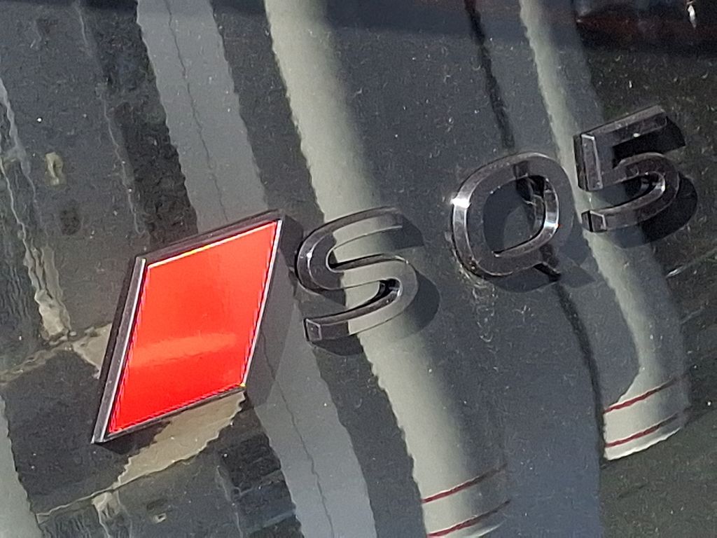 Thumbnail: 2025 Audi SQ5 - 21