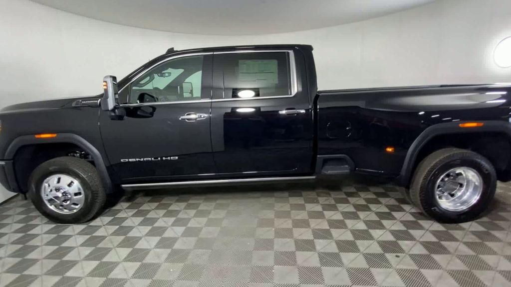 2025 GMC Sierra 3500HD Denali Ultimate 5