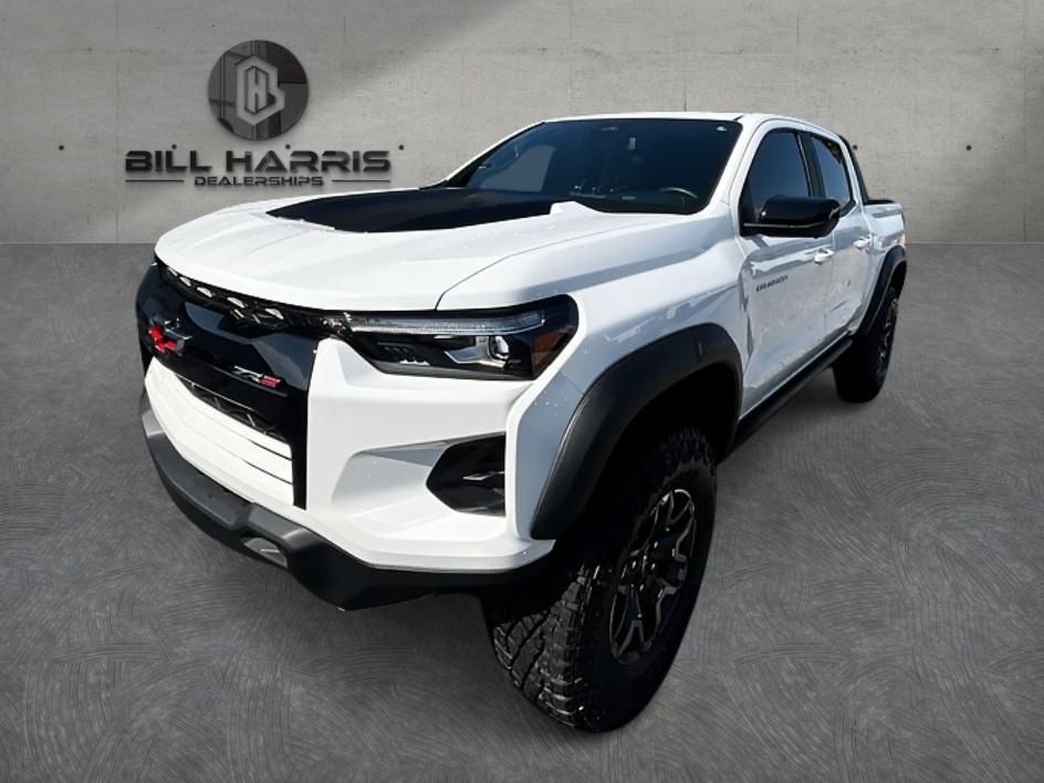Summit White 2024 Chevrolet Colorado Pickup Truck Four-Wheel Drive 8-Speed Automatic