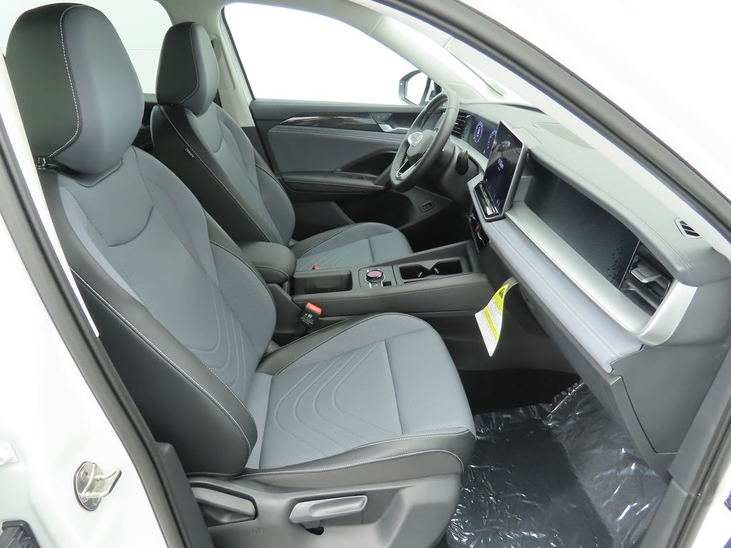 Thumbnail: 2025 Volkswagen Tiguan - 21