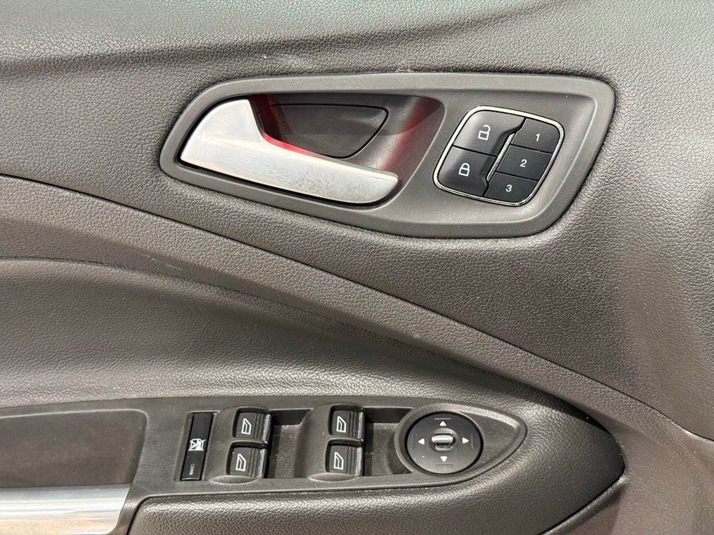 Thumbnail: 2015 Ford Escape - 16