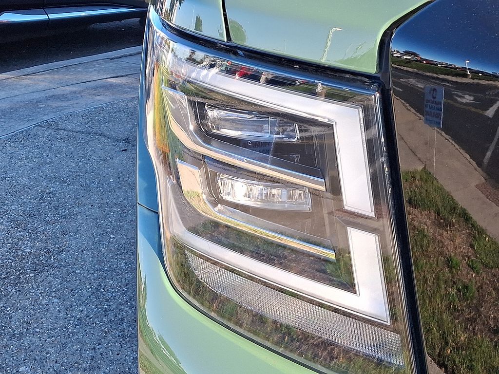 Thumbnail: 2024 Nissan Titan - 9