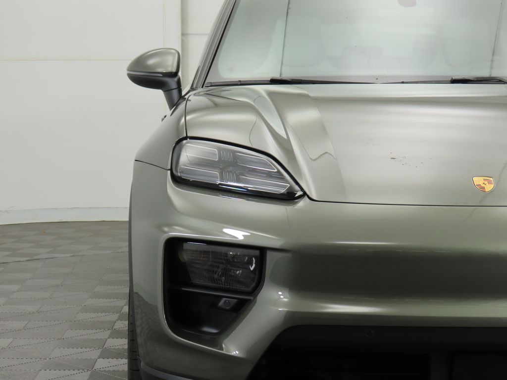2024 Porsche Macan T 12